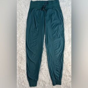 LULULEMON Dance Studio Pants/Joggers full length in Size 4 Small. Green Jasper💚